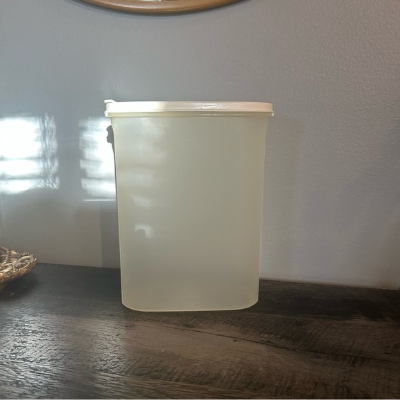 Vintage Tupperware Modular Mate  Oval Container W/ Tan Lid - Picture 2 of 6